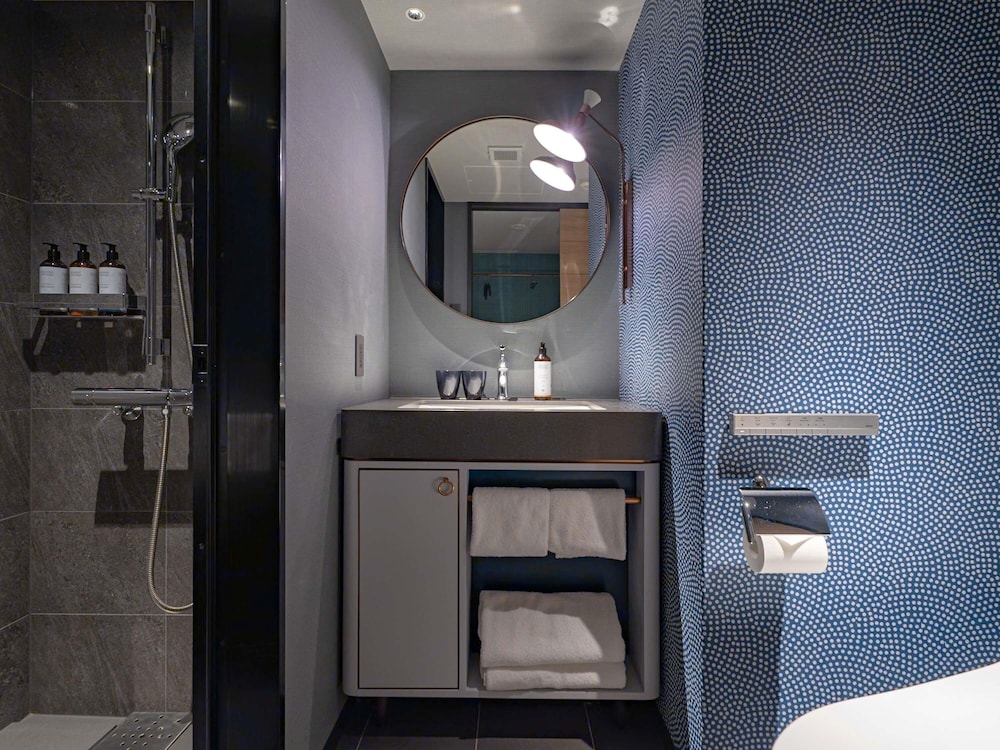 スーペリア ルーム キングベッド 1 台 禁煙 バスルーム2 | メルキュール京都ステーション