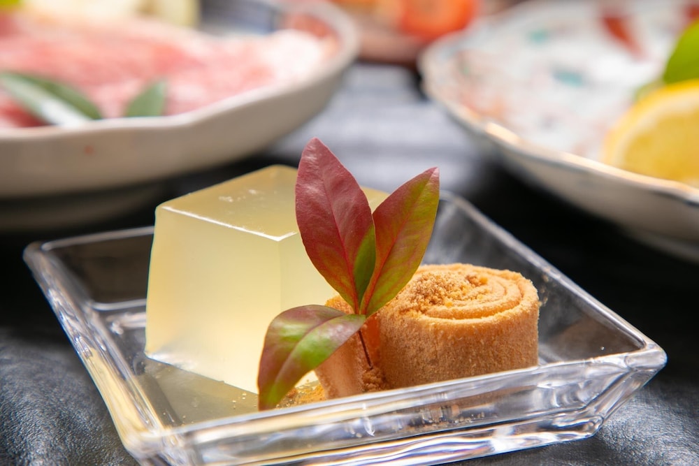 スタンダード和室8畳 旬彩舟盛×A5豊後牛ステーキ×温泉地獄蒸し 旅館のお食事処1 | やすらぎの宿 由布