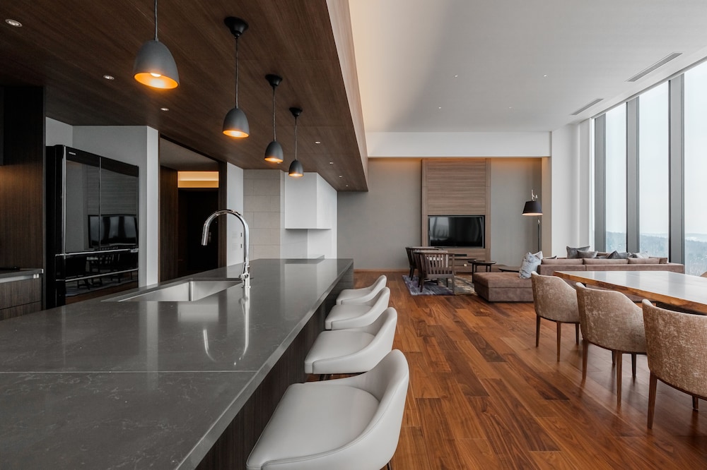 4ベッドルーム ペントハウスレジデンス リビング エリア2 | ザ・ヴェール・ルスツ