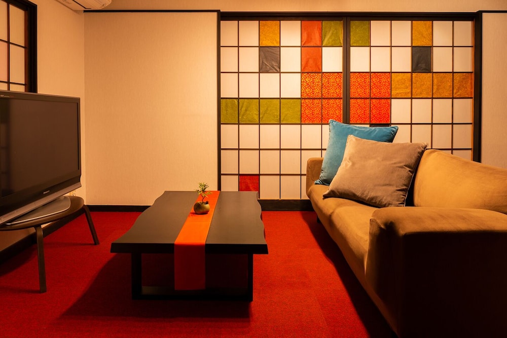 一棟貸し リビングルーム0 | 大正モダンヴィラ 禅