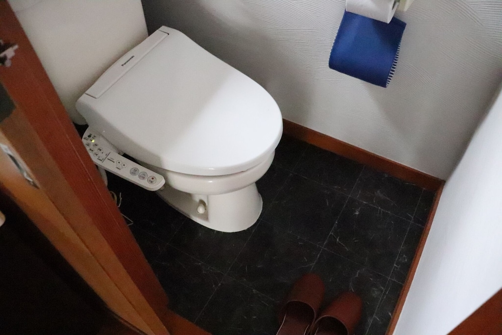 一棟貸し バスルーム1 | 大正モダンヴィラ 禅