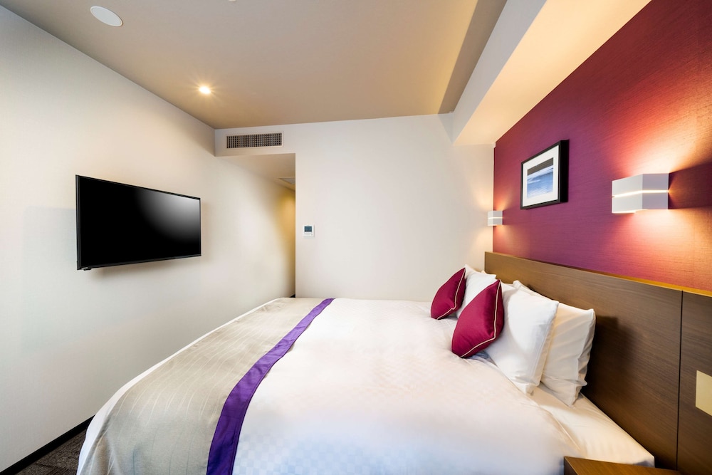 スーペリア ルーム ダブルベッド 1 台 禁煙 冷蔵庫 客室2 | ベストウェスタンプラス福岡天神南