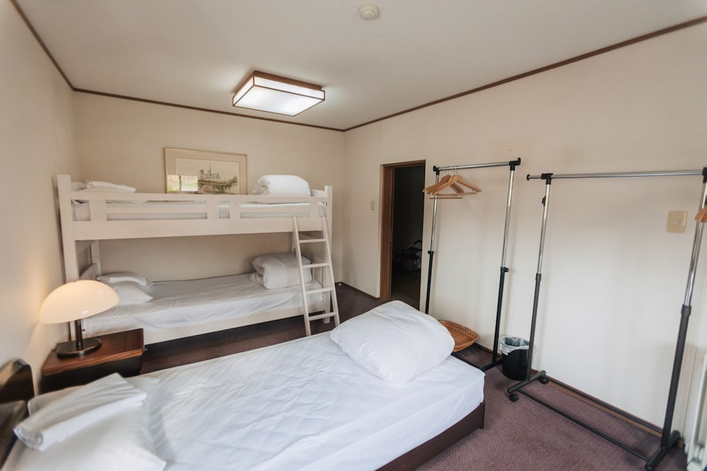 スタンダード 4 人部屋 共用バスルーム 客室4 | The Niseko Ski Lodge - Higashiyama