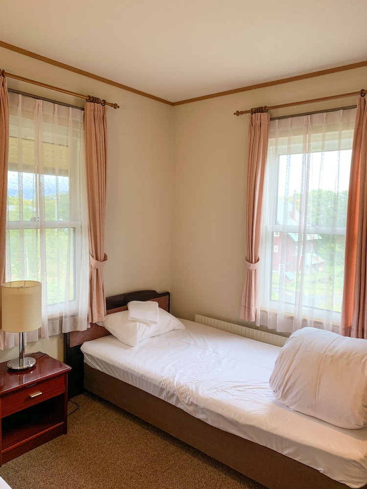 クラシック トリプルルーム 共用バスルーム 客室4 | The Niseko Ski Lodge - Higashiyama