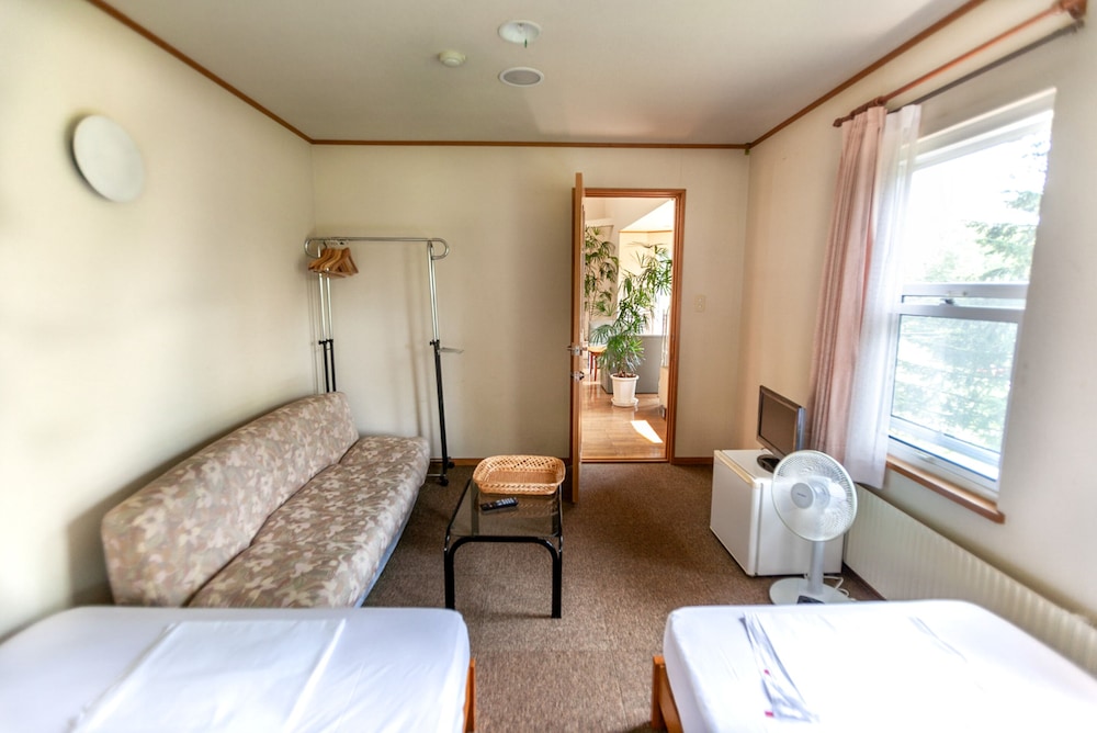 クラシック トリプルルーム 共用バスルーム 客室5 | The Niseko Ski Lodge - Higashiyama