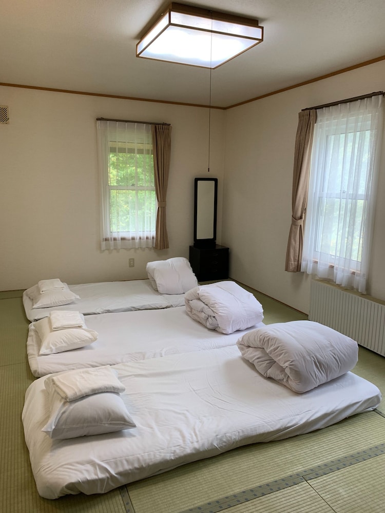 和室4人部屋 共用バスルーム 客室5 | The Niseko Ski Lodge - Higashiyama