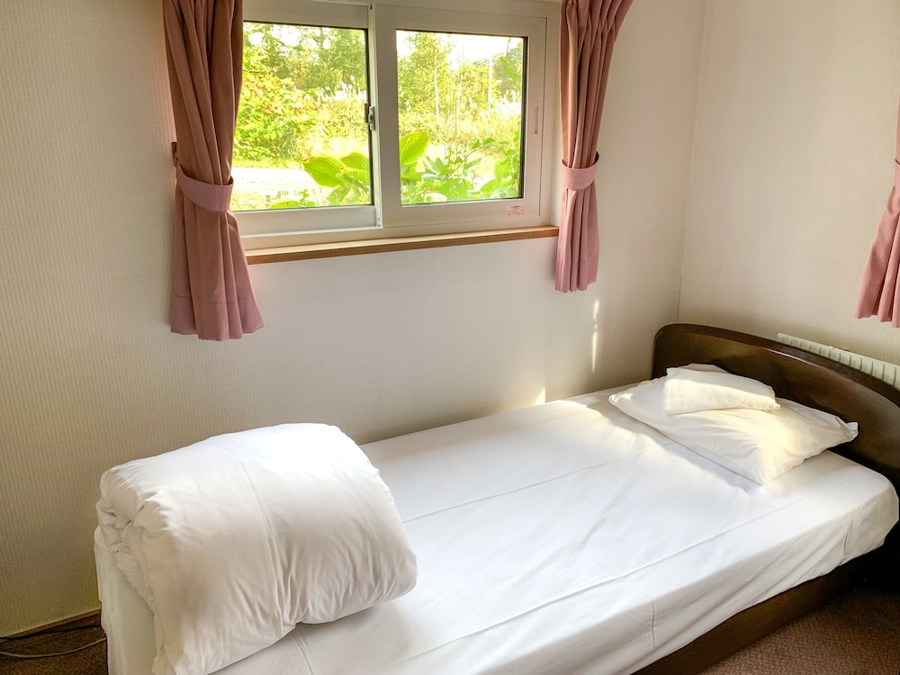 スタンダード 4 人部屋 共用バスルーム 客室6 | The Niseko Ski Lodge - Higashiyama