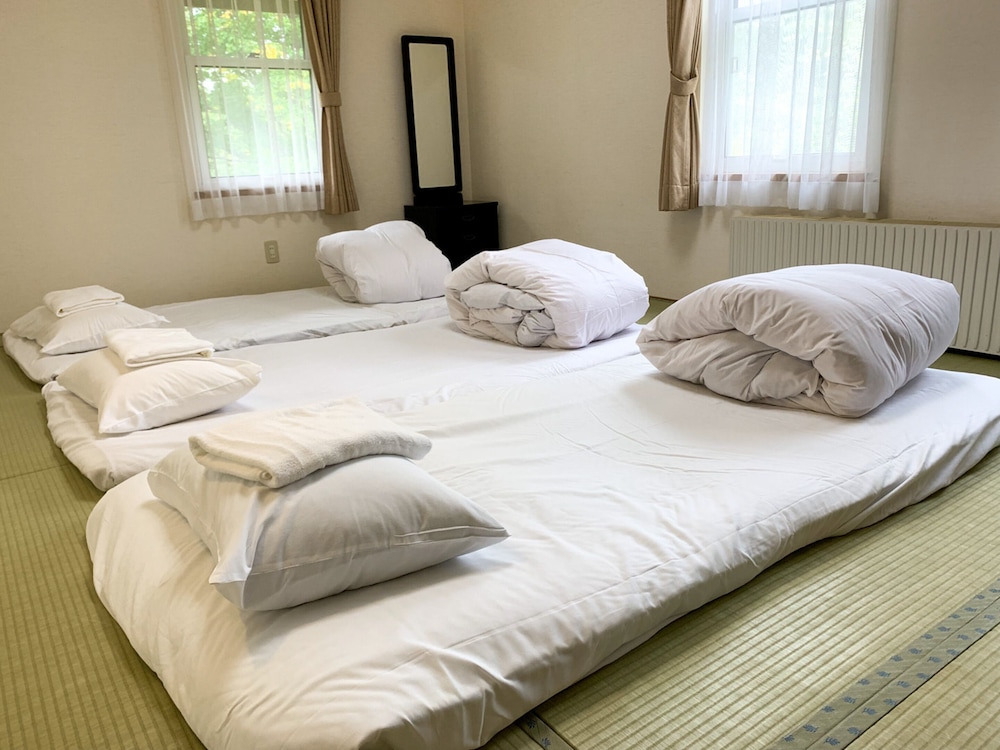 和室4人部屋 共用バスルーム | The Niseko Ski Lodge - Higashiyama