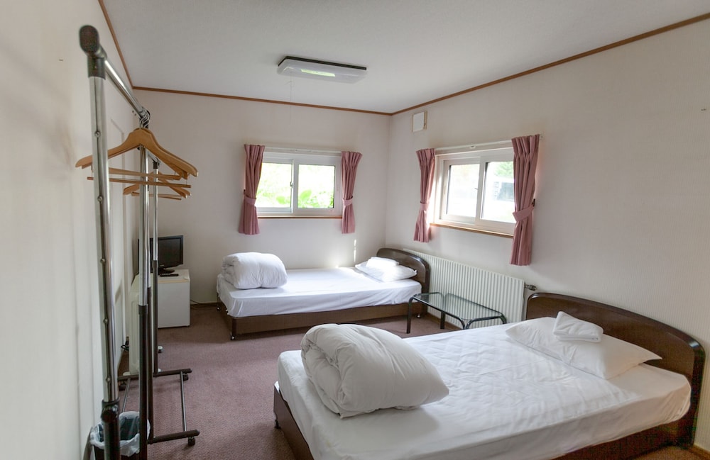 スタンダード 4 人部屋 共用バスルーム 客室1 | The Niseko Ski Lodge - Higashiyama