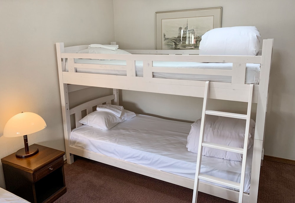 スタンダード 4 人部屋 共用バスルーム 客室2 | The Niseko Ski Lodge - Higashiyama