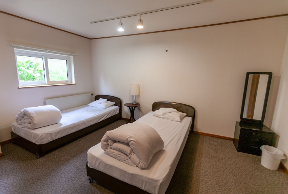スタンダード 4 人部屋 共用バスルーム 布団付き 客室3 | The Niseko Ski Lodge - Higashiyama
