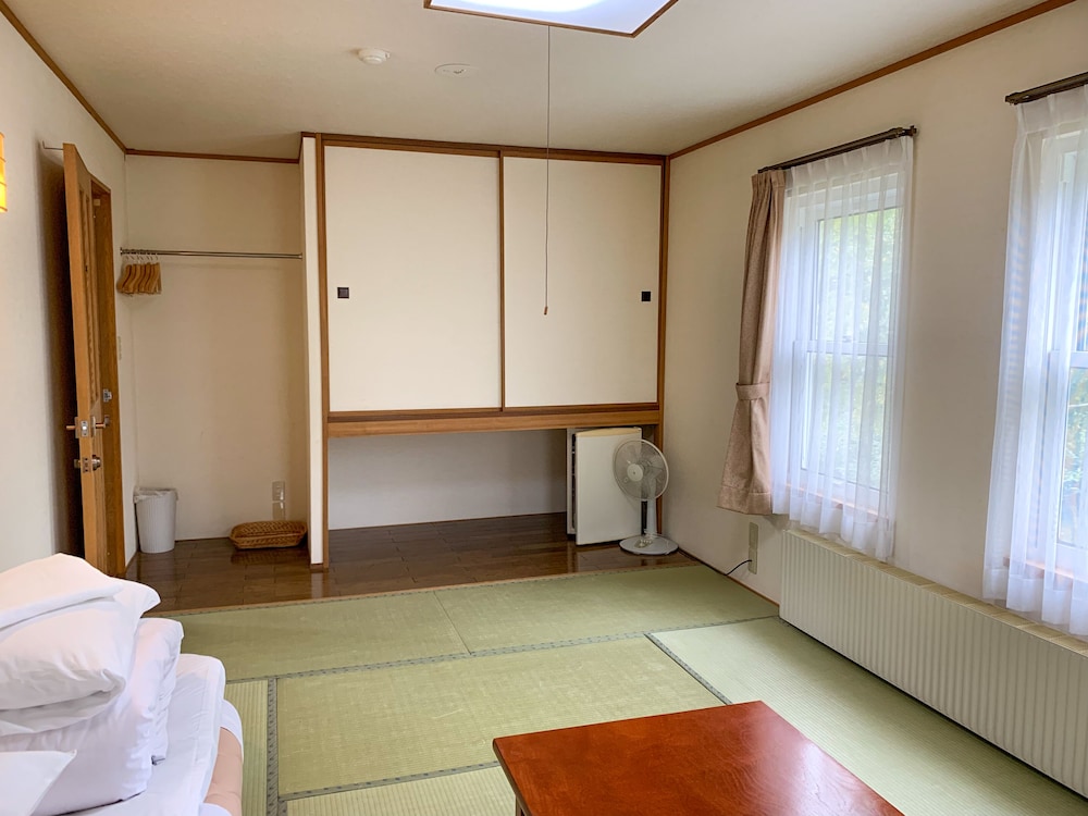 和室4人部屋 共用バスルーム 客室2 | The Niseko Ski Lodge - Higashiyama