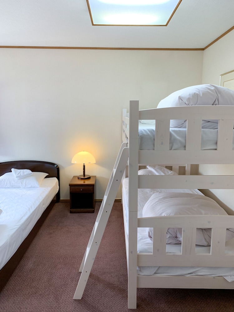 スタンダード 4 人部屋 共用バスルーム 客室5 | The Niseko Ski Lodge - Higashiyama