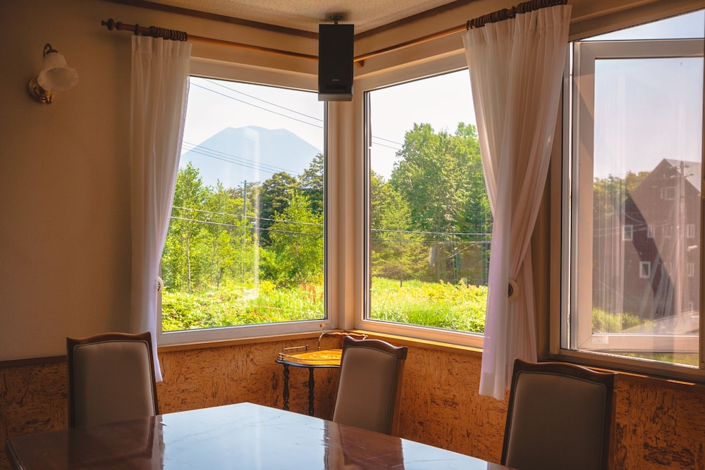 レストラン1 | The Niseko Ski Lodge - Higashiyama レストラン1 | The Niseko Ski Lodge - Higashiyama