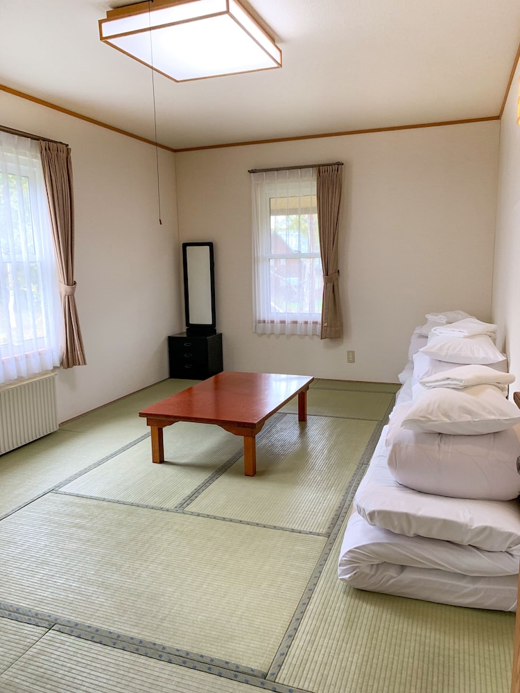 和室4人部屋 共用バスルーム 客室1 | The Niseko Ski Lodge - Higashiyama