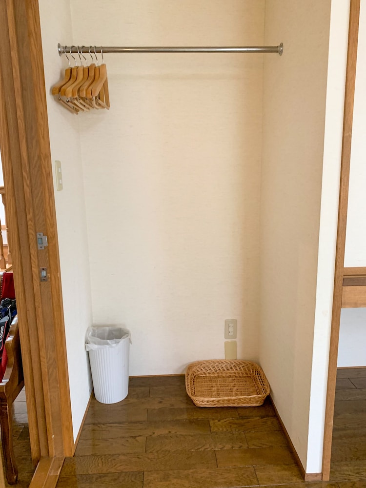 和室4人部屋 共用バスルーム 客室3 | The Niseko Ski Lodge - Higashiyama
