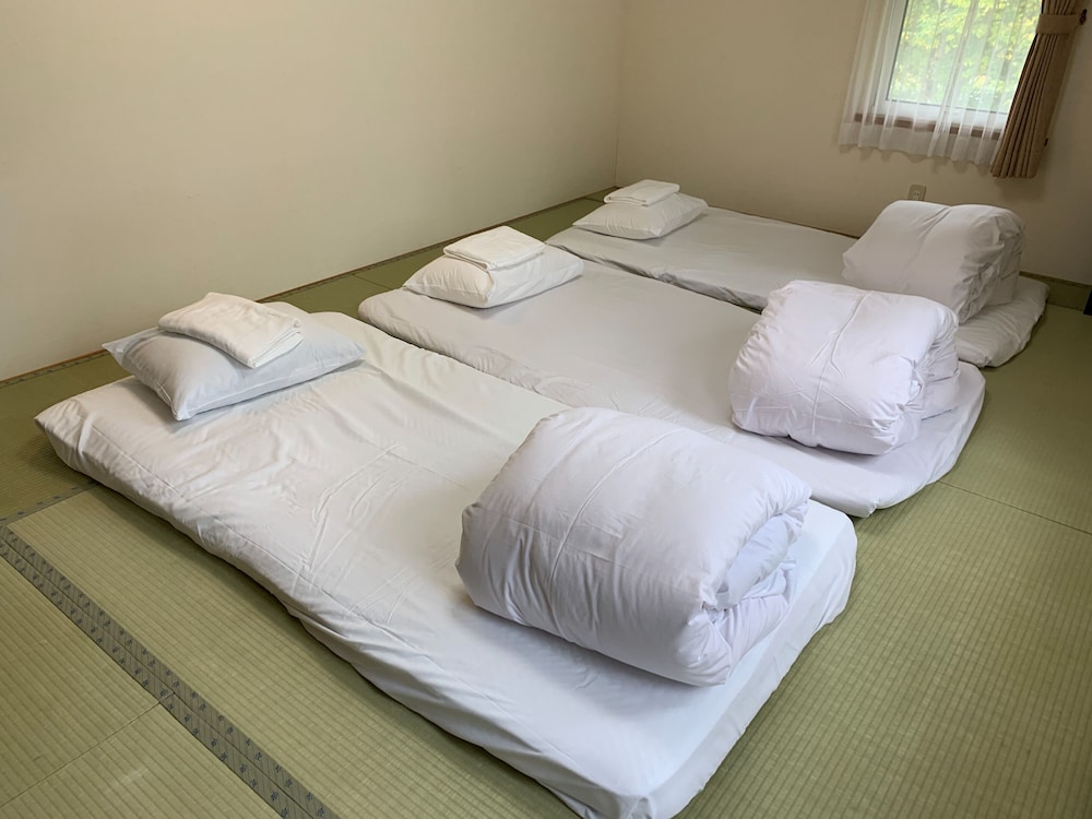 和室4人部屋 共用バスルーム 客室7 | The Niseko Ski Lodge - Higashiyama