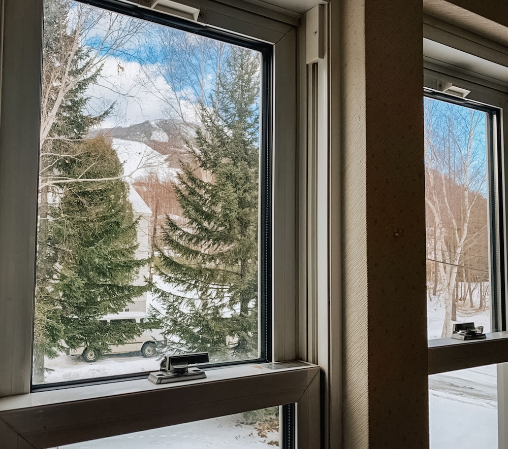 スタンダード 4 人部屋 共用バスルーム マウンテン ビュー0 | The Niseko Ski Lodge - Higashiyama