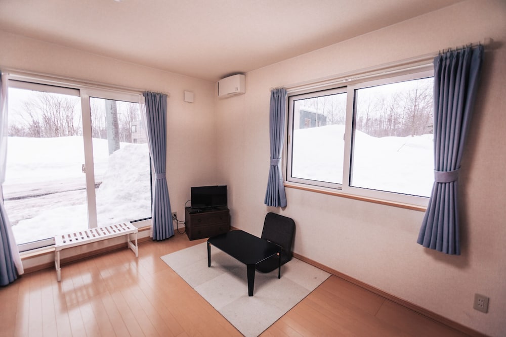 アパートメント 1 ベッドルーム リビング エリア1 | Trailside Apartments & Chalet