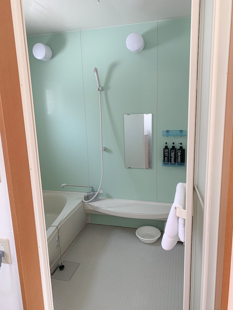 デラックス シャレー バスルーム2 | Trailside Apartments & Chalet