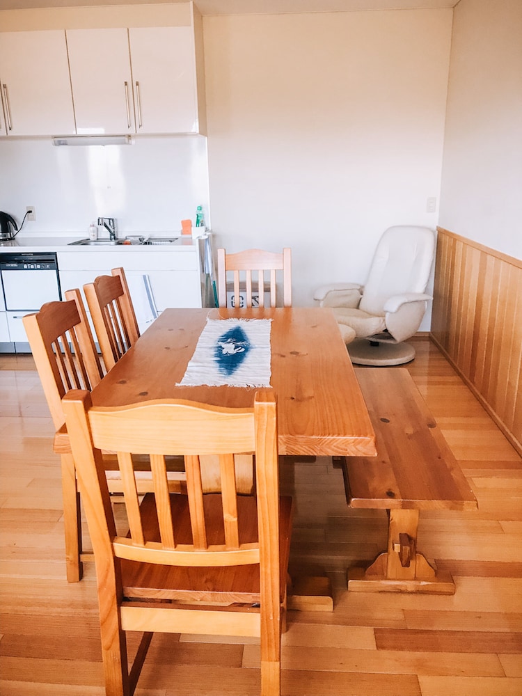アパートメント マウンテンビュー 客室内のダイニングエリア0 | Yotei Town House