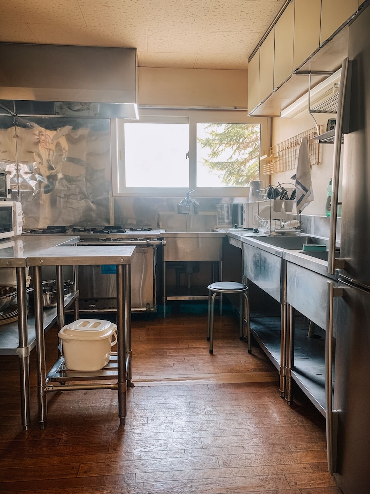 共用キッチン1 | Chalet Banff 共用キッチン1 | Chalet Banff