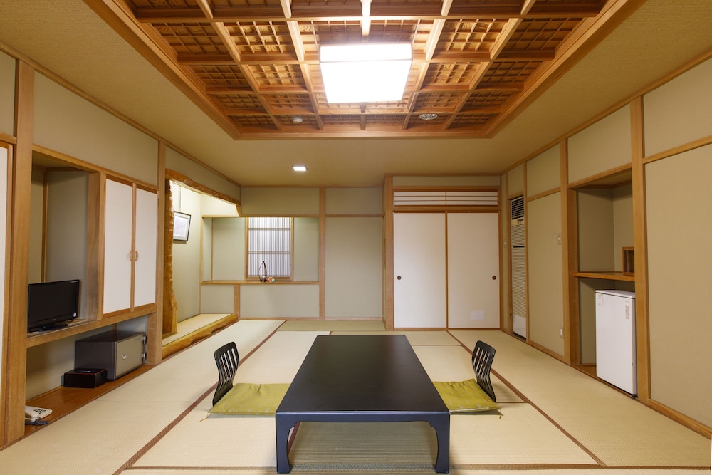 【富士山側】 16畳 和室 客室2 | 若神楼