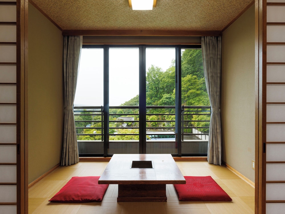 【富士山側】 16畳 和室ベッドタイプ 禁煙 客室2 | 若神楼