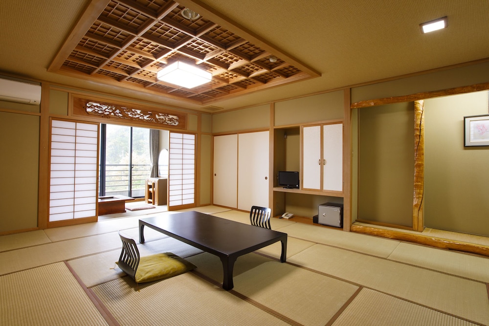 【富士山側】 16畳 和室 | 若神楼