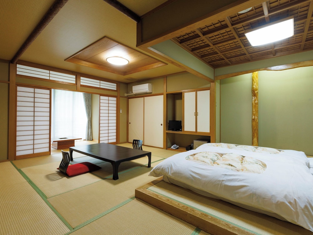 【富士山側】 16畳 和室ベッドタイプ 禁煙 | 若神楼