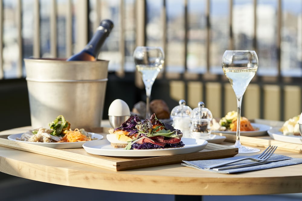 プレミアム デラックス キング ウィズ テラス スタッキングベッド付 禁煙 (バスタブ付き) テラス / パティオ5 | THE REIGN HOTEL KYOTO