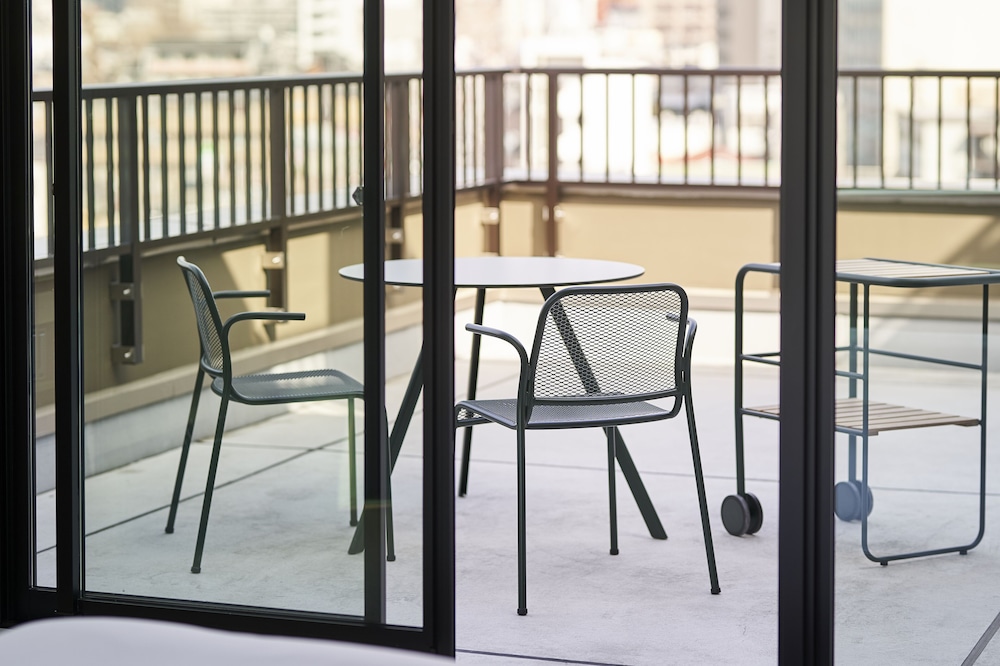 プレミアム デラックス キング ウィズ テラス スタッキングベッド付 禁煙 (バスタブ付き) 客室3 | THE REIGN HOTEL KYOTO