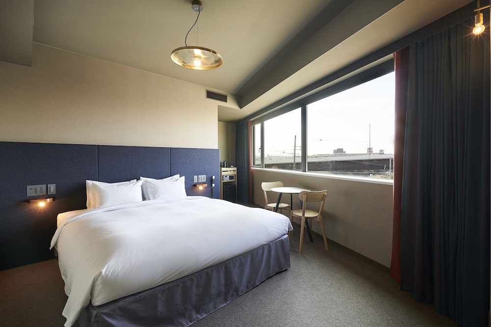 デラックス キング 禁煙 (シャワーブース付き*バスタブはありません) | THE REIGN HOTEL KYOTO