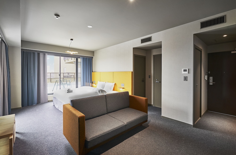 プレミアム デラックス キング ウィズ テラス スタッキングベッド付 禁煙 (バスタブ付き) 客室1 | THE REIGN HOTEL KYOTO