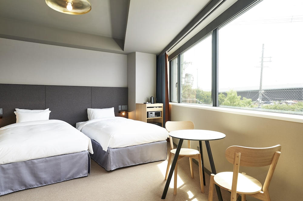 デラックス ツイン スタッキングベッド付 禁煙 (バスタブ付き) 客室1 | THE REIGN HOTEL KYOTO