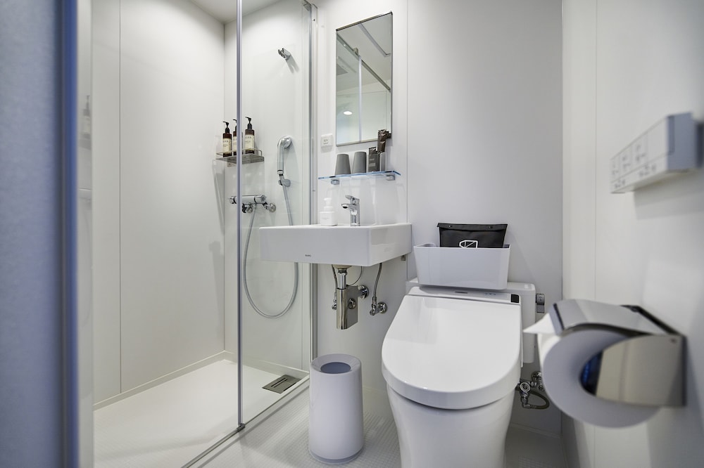 ロフトベッド ツイン 禁煙 (シャワーブース付き*バスタブはありません) バスルーム0 | THE REIGN HOTEL KYOTO