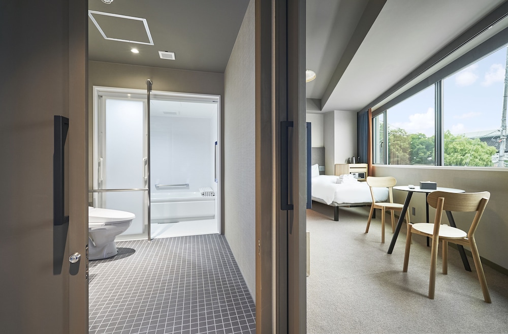 ユニバーサルルーム ツイン スタッキングベッド付 禁煙 (バスタブ付き) バスルーム0 | THE REIGN HOTEL KYOTO