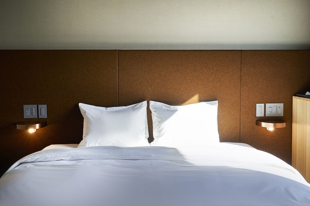 コンフォート キング エアウィーヴ パッド 禁煙 (シャワーブース付き*バスタブはありません) 客室1 | THE REIGN HOTEL KYOTO