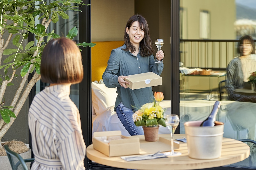 プレミアム デラックス キング ウィズ テラス スタッキングベッド付 禁煙 (バスタブ付き) テラス / パティオ2 | THE REIGN HOTEL KYOTO