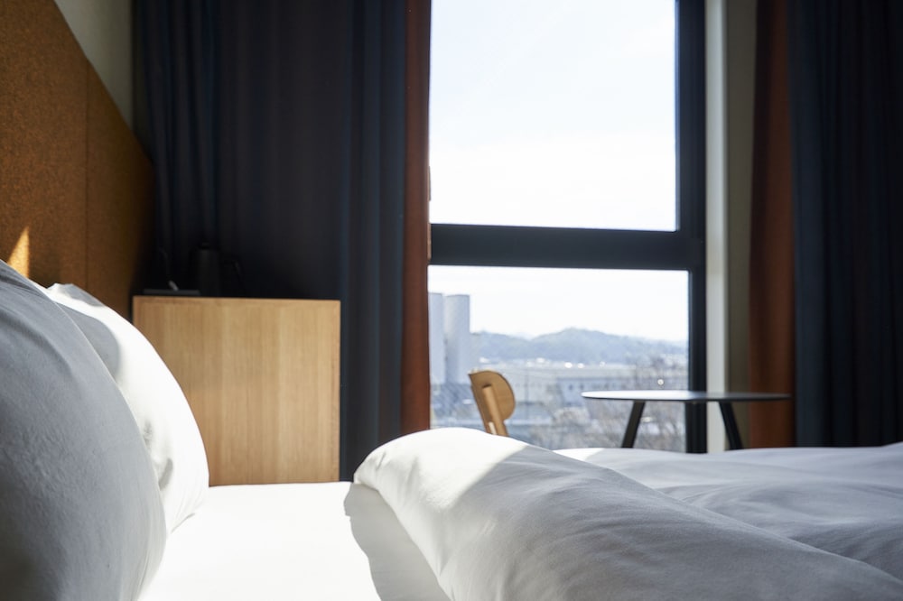 スタンダード キング 禁煙 (シャワーブース付き*バスタブはありません) 客室1 | THE REIGN HOTEL KYOTO