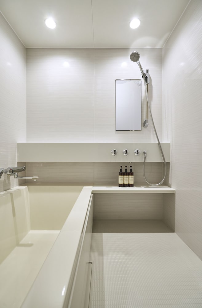 プレミアム デラックス キング ウィズ テラス スタッキングベッド付 禁煙 (バスタブ付き) バスルーム0 | THE REIGN HOTEL KYOTO