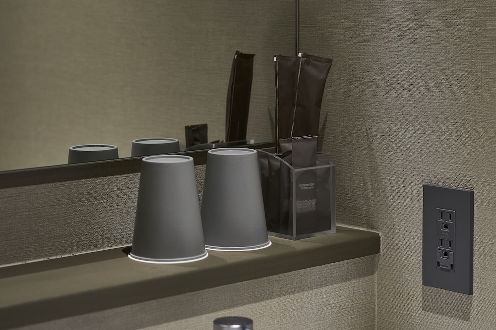 ロフトベッド ツイン 禁煙 (シャワーブース付き*バスタブはありません) 客室の設備とサービス5 | THE REIGN HOTEL KYOTO