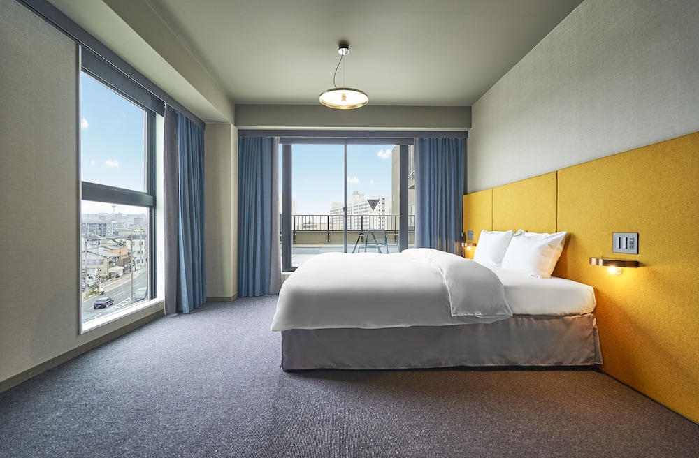 プレミアム デラックス キング ウィズ テラス スタッキングベッド付 禁煙 (バスタブ付き) | THE REIGN HOTEL KYOTO