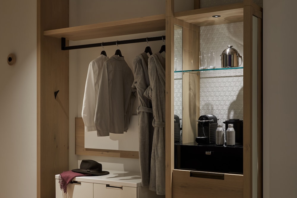 ルーム ベッド (複数台) (2 Twin Beds with Sofa Bed) 客室2 | ハイアット セントリック 金沢