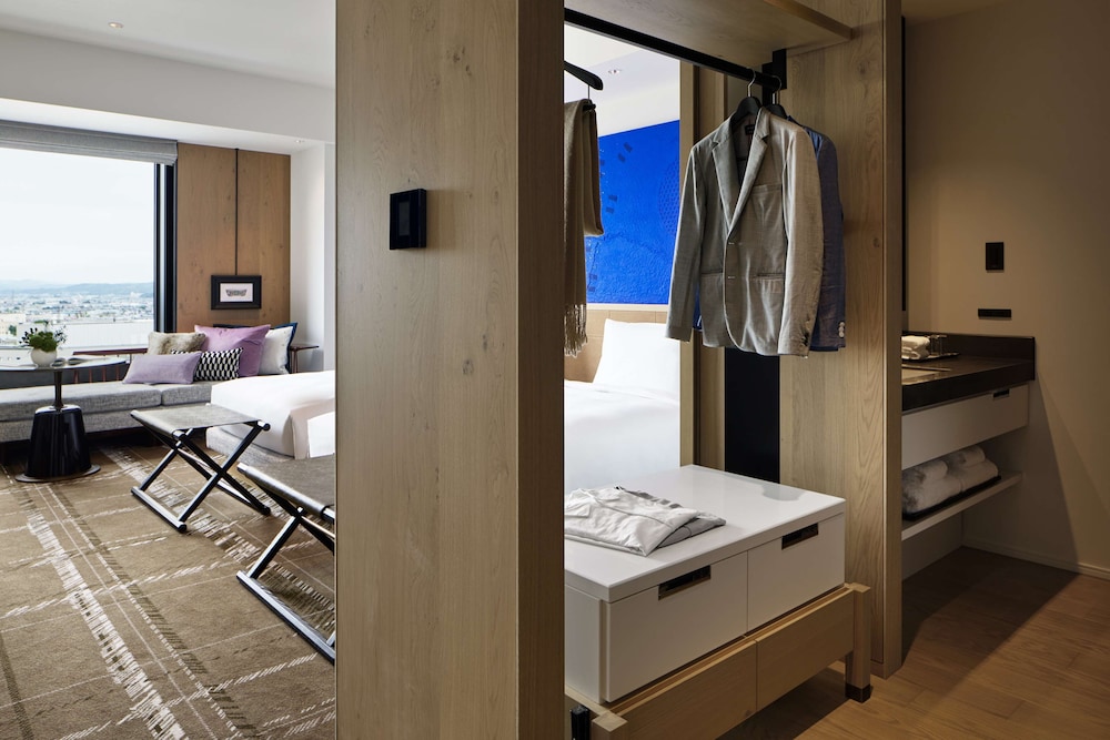 ルーム ベッド (複数台) (2 Twin Beds with Sofa Bed) | ハイアット セントリック 金沢