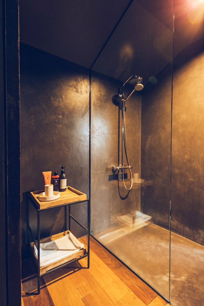 一棟貸し 半露天風呂付 バスルームのシャワー0 | つきひの家 京都