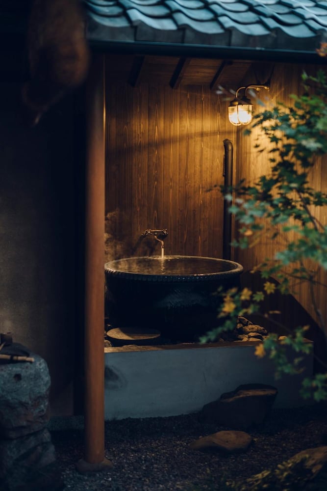 一棟貸し 半露天風呂付 バスルーム2 | つきひの家 京都