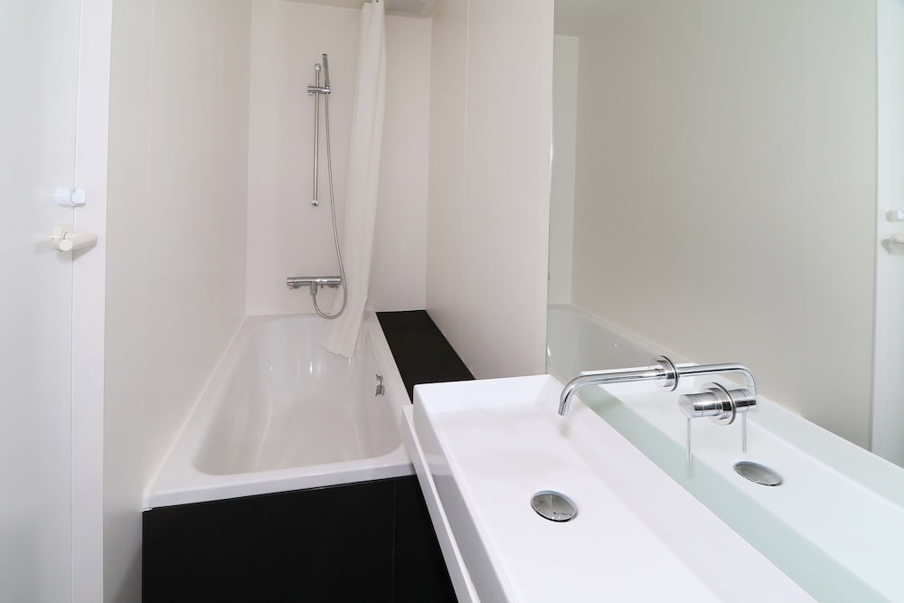 スタンダード ツインルーム 富士山ビュー バスルーム0 | THE GARDEN