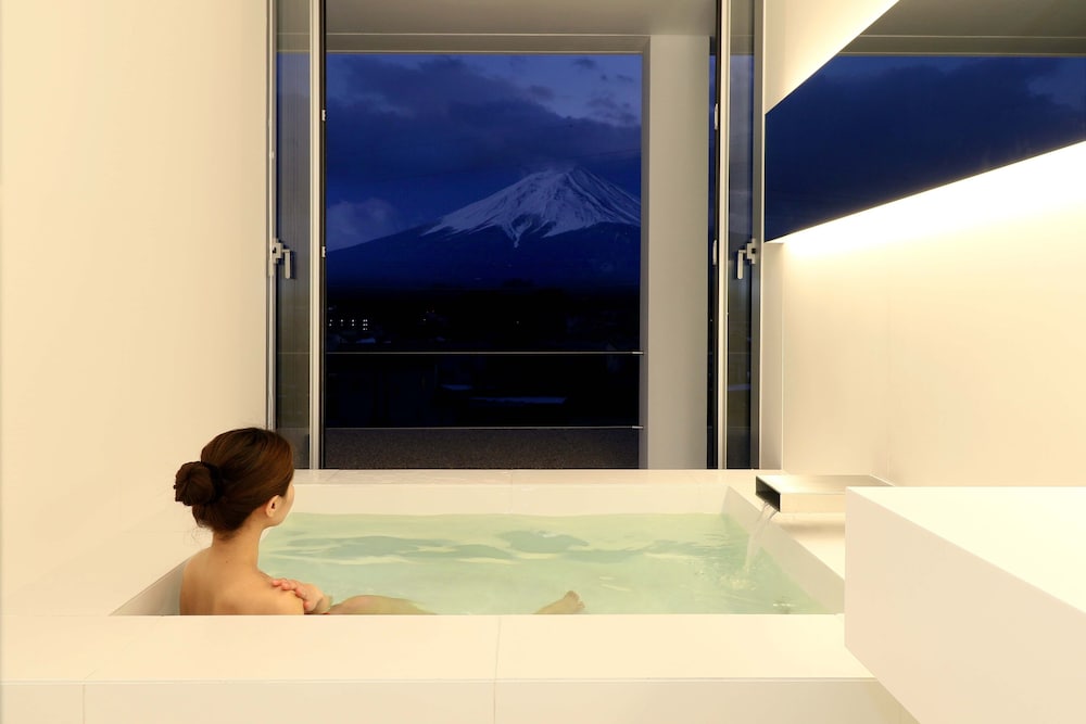 THE スイート 富士山ビュー バスルーム1 | THE GARDEN