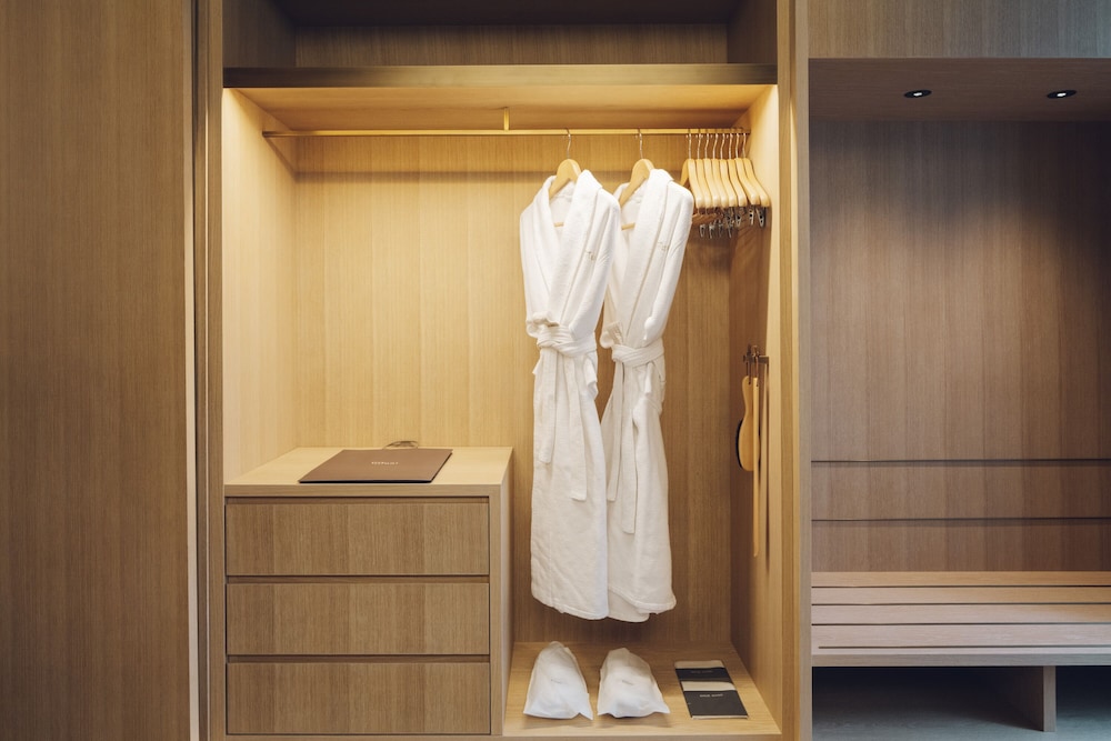 ツインルーム バルコニー ガーデンビュー 客室の設備とサービス10 | MUNI KYOTO